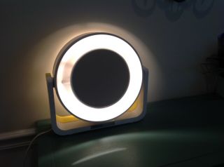 Vintage Mod 1970 ' s Round Yellow & White Lighted Clairol Makeup Mirror Magnified 5