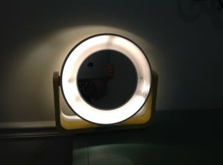 Vintage Mod 1970 ' s Round Yellow & White Lighted Clairol Makeup Mirror Magnified 6