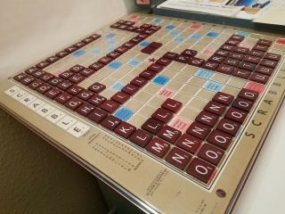 Vintage Scrabble Deluxe Complete Turntable Base Burgundy Tile Game 71 S&r
