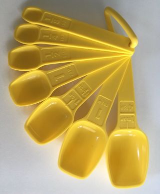 Tupperware Vintage Sunny Yellow Measuring Spoon Set 7 Spoons w/ Ring 4