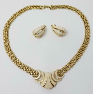 Vintage Trifari Gold Tone Ivory Cream Enamel Mesh Necklace Clip On Earrings