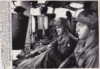 Henri Huet: U.  S.  Soldiers In Helicopter Vietnam War Vintage 1970 Photo
