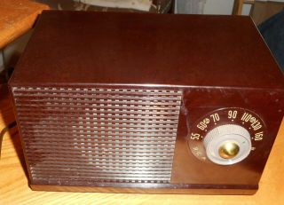 Vintage 1950’s Rca Victor Brown Plastic Case Tube Radio