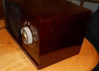Vintage 1950’s RCA Victor Brown Plastic Case TUBE RADIO 7