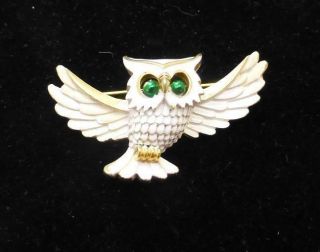 Crown Trifari Vintage Owl In Flight Brooch White Enamel Gold Tone Figural