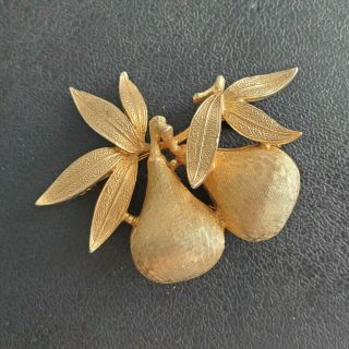 Signed Coro (pegasus) Vintage Gold Tone Pear Fruit Leaf Flower Brooch Pin L91