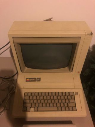 Vintage Apple IIe Computer with Monitor and crack keyboard top 2
