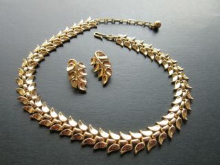 Vintage Crown Trifari Gold Tone Choker Necklace & Clip Earring Set - Leaf Design