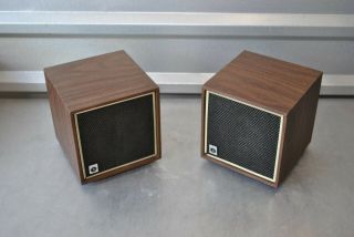Vintage Sylvania Walnut Bookshelf Speakers Small Cubes 7 " X 7 " X 7 "