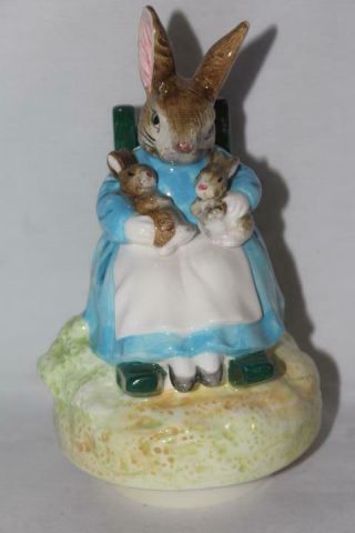 Vintage 1977 Beatrix Potter Schmidt Music Box Figurine Mrs Rabbit 7.  25 X 4