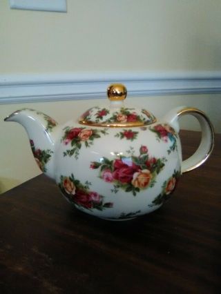 Vintage Royal Albert " Old Country Roses " Teapot,  Roses,  White Backgr,  Gold Trim
