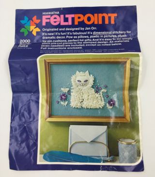 Vintage Hiawatha Feltpoint Dimensional Crewel Stitch Kit 2000 White Cat 9 X 12