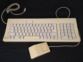 Apple Macintosh Se M0116 Keyboard Iigs W/ G5431 Mouse And Cable