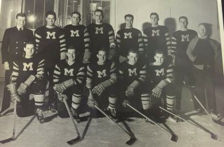Vintage U Of M Collegiate Ice Hockey Team Photo 1930s