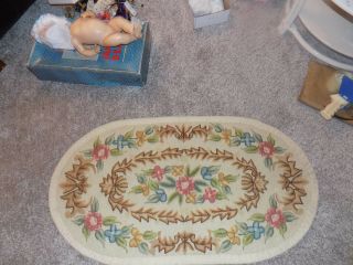 Vintage Oval Floral Motif Wool Hook Rug Flowers 3