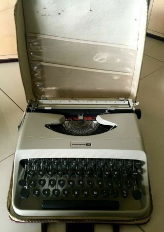 Vintage Retro Underwood 18 Made In Italy Portable Typewriter With Case