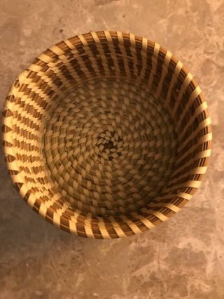 Small Round Vintage Woven Sweetgrass Basket With Lid 3