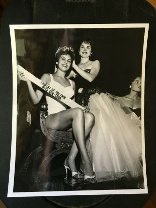 Raquel Welch Vintage Press Headshot Photo.  Miss Con - Tour