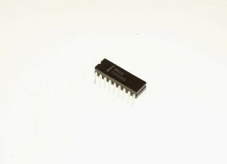 Intel D8008 18 Pin Ceramic Dip 8 - Bit Microprocessor Cpu Mos Mcs - 8 Microcomputer
