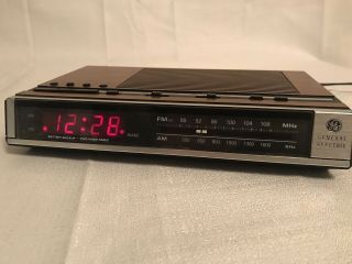 Vintage GE General Electric 7 - 4636D AM/FM Radio Dual Alarm Clock Wood Grain 8