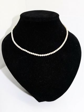 A Fine Vintage Long 9ct 375 Yellow Gold Clasped Cultured Pearl Necklace 14005