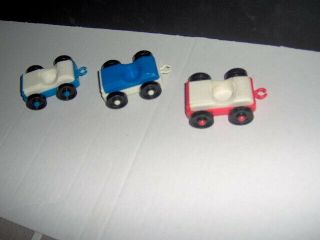 3 VINTAGE FISHER PRICE LITTLE PEOPLE CARS WITH C HOOK FOR BOAT TRAILER GARAGE 2