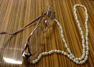 Vintage Pearls Clip - On Eyeglass & Sunglass Holder