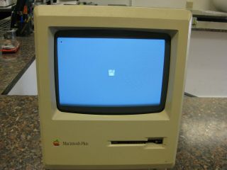 Vintage Apple Macintosh Plus Personal Computer M0001a Powers On And Boots Up
