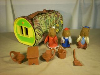 Vintage Fisher Price Woodsey Squirrel Family Log House Figures And Accessories
