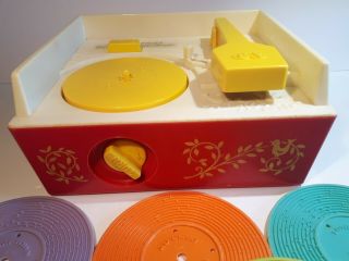 Vintage 1971 Fisher Price Music Box Record Player Wind Up 5 records 2