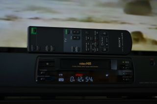 Sony EV - C200 Hi8/Video8/8mm VCR Cassette Player w/orig.  remote - Perfectly 5