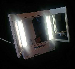 Vtg Windmere Em - 8 Tri - Fold Lighted Makeup Mirror Magnify Outlet