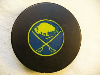Nhl Buffalo Sabres Rare Vintage Viceroy Official Logo Hockey Puck Collect Pucks