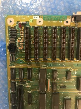 1982 Vintage Apple lle Motherboard Logic Board 607 - 0164 820 - 0064 - 2