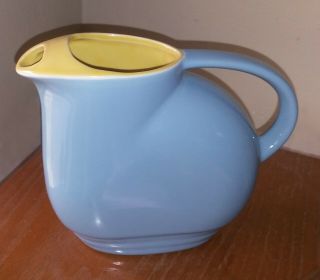 VINTAGE HALL WESTINGHOUSE WATER TEA REFRIGERATOR PITCHER LID ICE LIP BLUE YELLOW 3