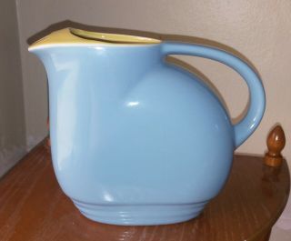 VINTAGE HALL WESTINGHOUSE WATER TEA REFRIGERATOR PITCHER LID ICE LIP BLUE YELLOW 4