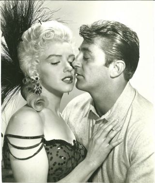 Marilyn Monroe Vintage 1954 8x10 Photo Owned By Frieda Hull River Of
