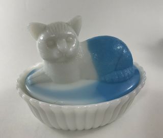 Vintage Westmoreland Blue White Milk Glass Cat On A Nest/basket Dish Lid
