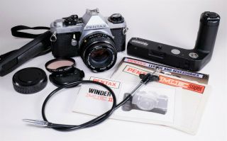 Asahi Pentax Me 35mm Slr Camera Set W/ Asahi Pentax Smc Pentax - M F1.  7 Lens