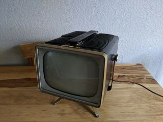 RCA Victor Vintage Portable TV Television Model 8 - PT - 7032 6