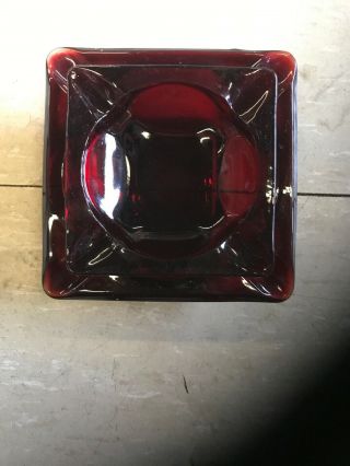 2 VINTAGE RUBY RED ANCHOR HOCKING SQUARE ASH TRAYS 4