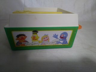 Vtg Fisher Price SESAME STREET Music Box RECORD PLAYER 5 Records Wind Up Toy 5