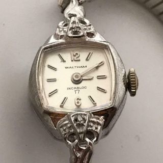Vintage Swiss Made Waltham 17 Jewels Incabloc Wind Up Ladies Watch