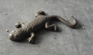 Unique Vintage Small Hand Made Brass Lizard Figurine 2 1/4 " Long