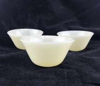Set Of Three Vintage Fire King Off - White Ivory Cream 4 " Small Bowls 619