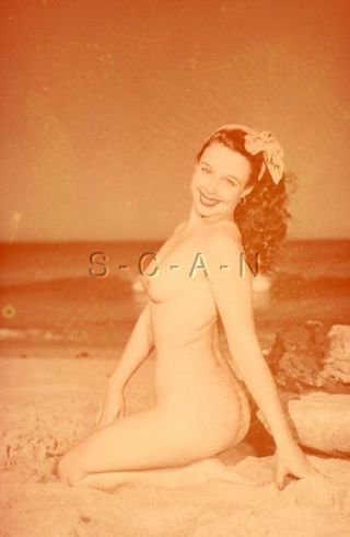 Vintage 40s - 50s Nude 35mm Slide / Negative - Brunette Kneels In Sand - Butt - Smile