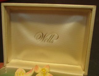 NOS vintage Wells FLOWERY BROOCH - PIN w/ Box lovely GOLD - PLATED collectible 2