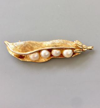 Vintage signed Capri Pea in a Pod Brooch in gold tone metal with pearls 4