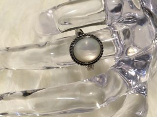 Vintage 925 Sterling Silver Mother Of Pearl Ring Size 5.  75