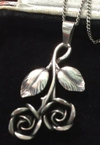 Vintage Jewellery Lovely Sterling Silver Briar Rose Flower Pendant And Chain